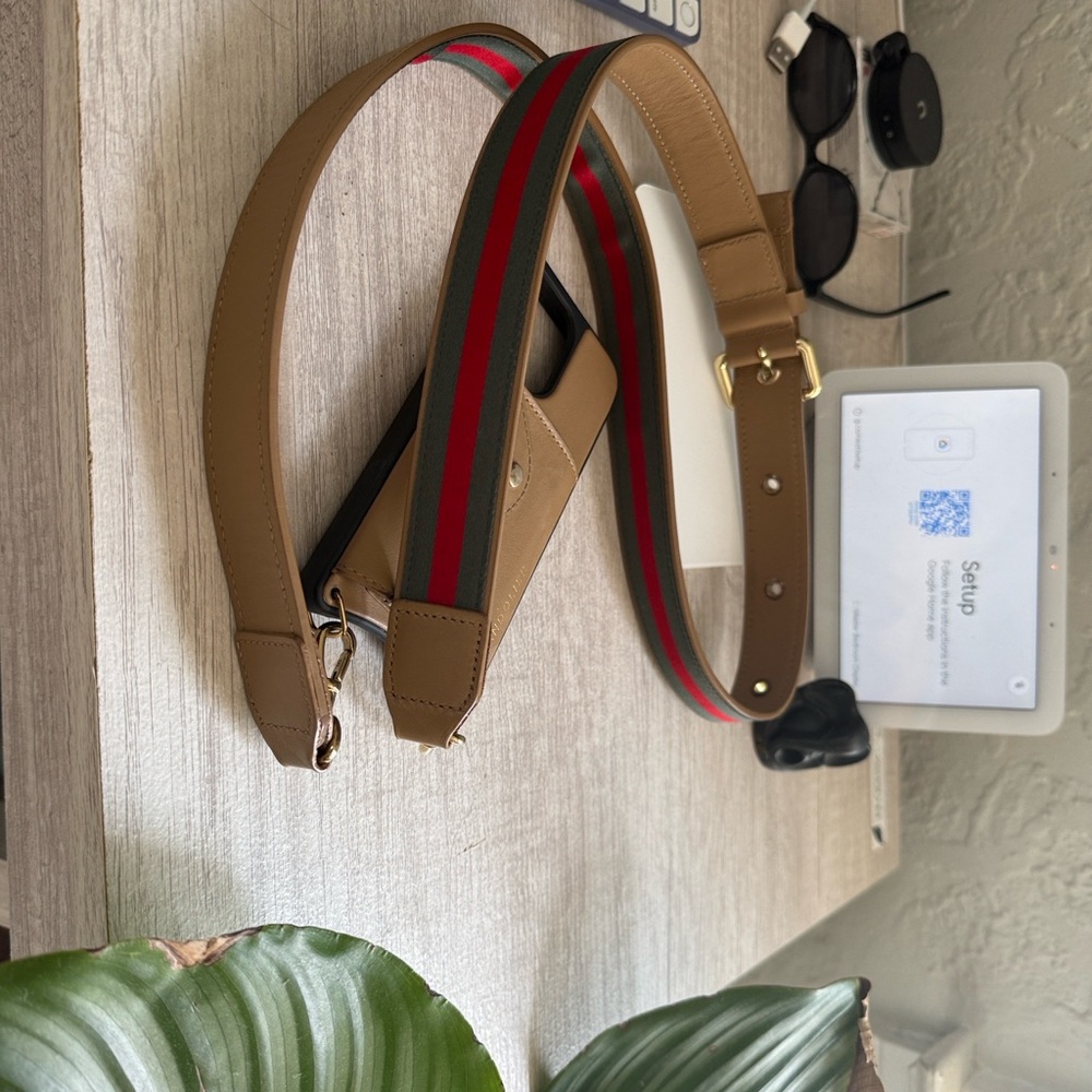 Bandolier iPhone 13Pro Kimberly discontinued color brown/gold - Picture 5 of 16